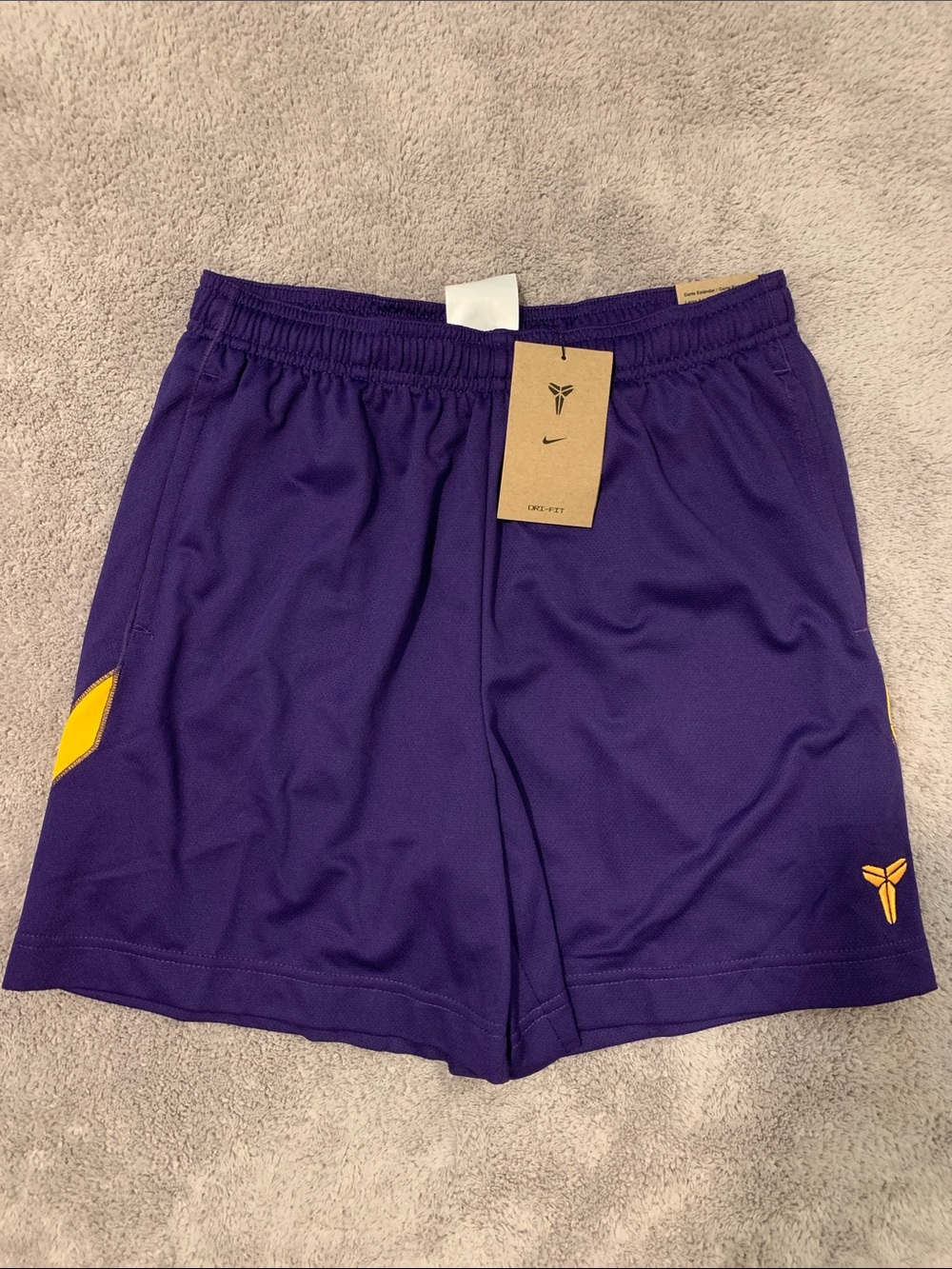 Nike boys kobe basketball shorts! NWT Size large